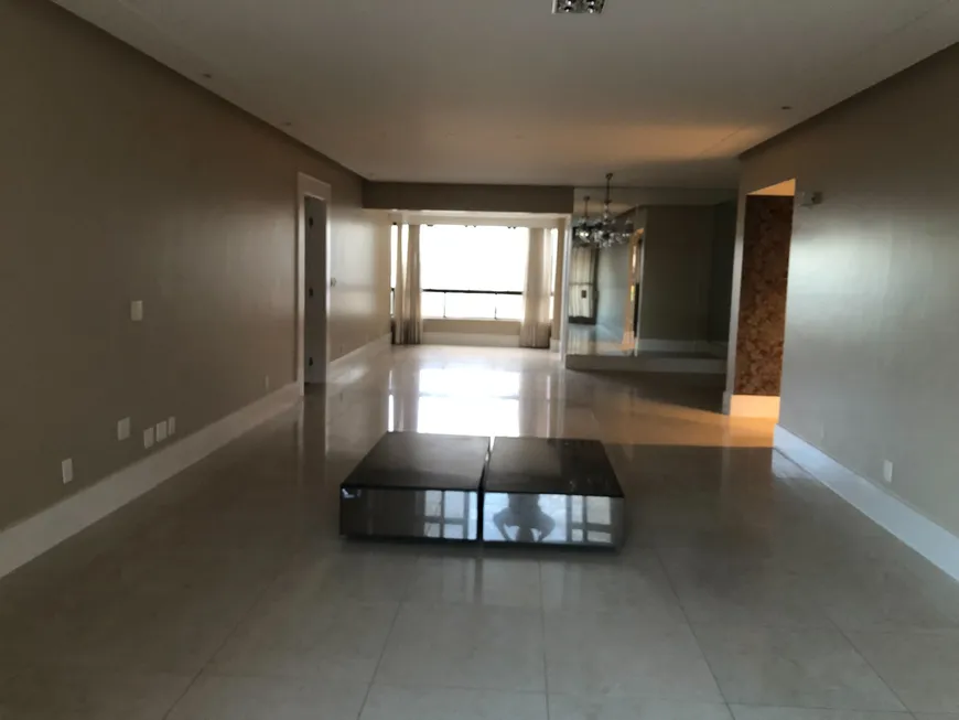 Foto 1 de Apartamento com 4 Quartos para alugar, 235m² em Pituba, Salvador