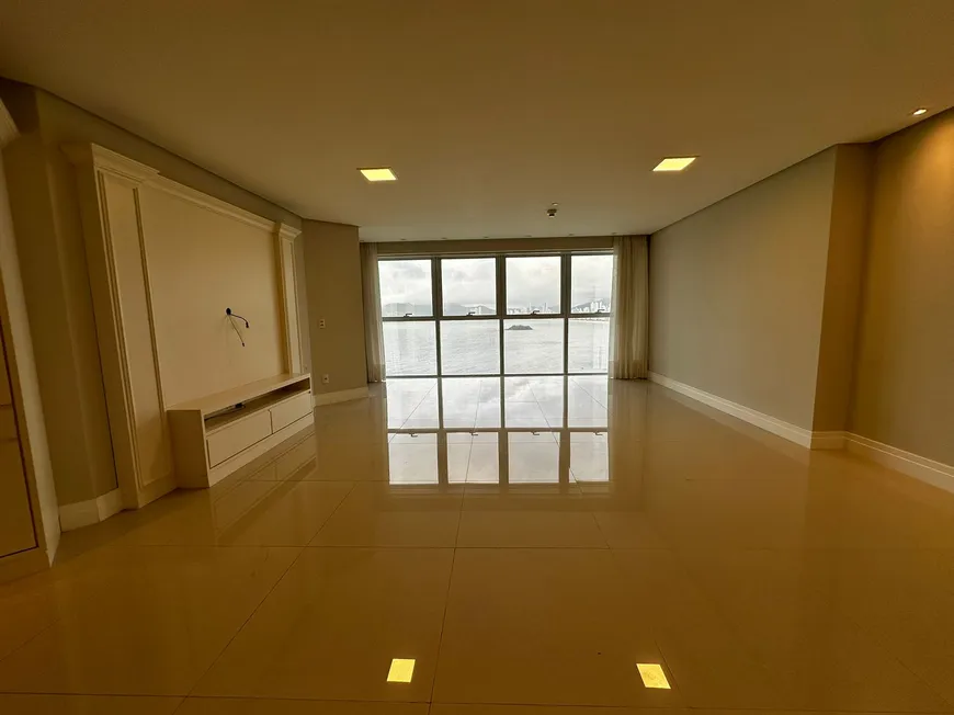 Foto 1 de Apartamento com 3 Quartos para alugar, 164m² em Pioneiros, Balneário Camboriú