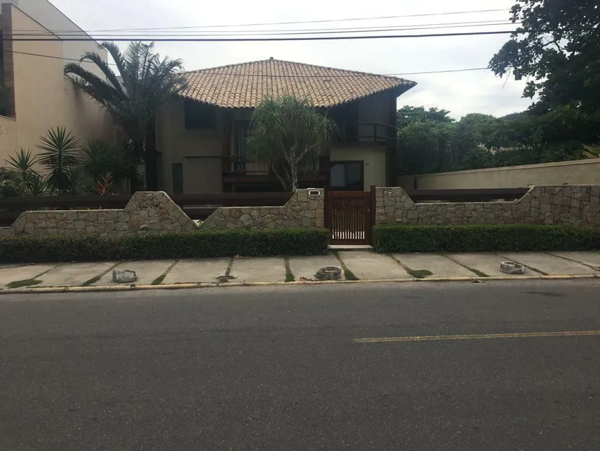 Foto 1 de Sobrado com 4 Quartos à venda, 400m² em Itacoatiara, Niterói