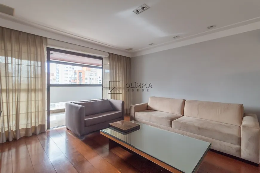Foto 1 de Apartamento com 3 Quartos para alugar, 240m² em Moema, São Paulo