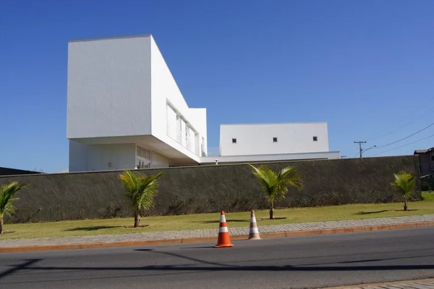 Foto 1 de Casa de Condomínio com 3 Quartos à venda, 550m² em Loteamento Alphaville Cuiabá , Cuiabá