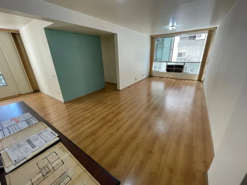 Foto 1 de Apartamento com 4 Quartos à venda, 100m² em Leblon, Rio de Janeiro