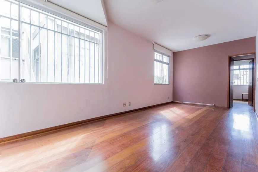 Foto 1 de Apartamento com 3 Quartos à venda, 105m² em Santo Antônio, Belo Horizonte