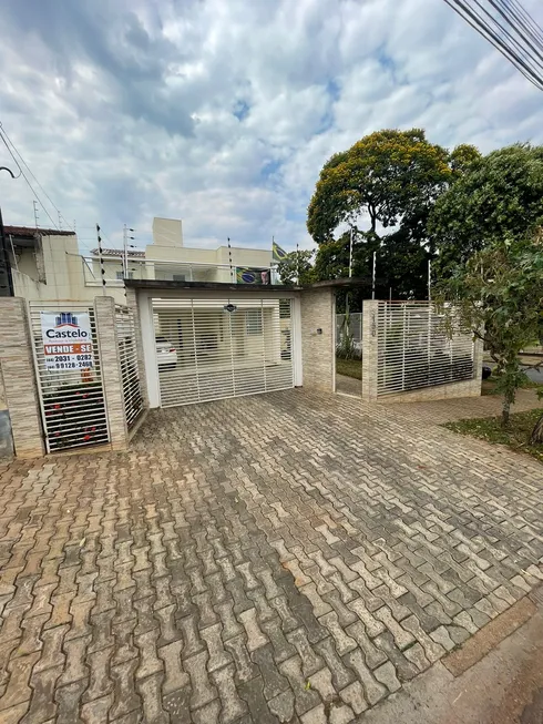 Foto 1 de Sobrado com 4 Quartos à venda, 308m² em Jardim Panorama, Umuarama