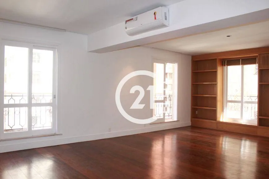 Foto 1 de Apartamento com 3 Quartos para venda ou aluguel, 230m² em Jardim Paulista, São Paulo