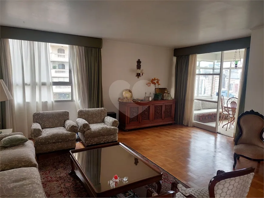 Foto 1 de Apartamento com 3 Quartos à venda, 220m² em Morro dos Ingleses, São Paulo