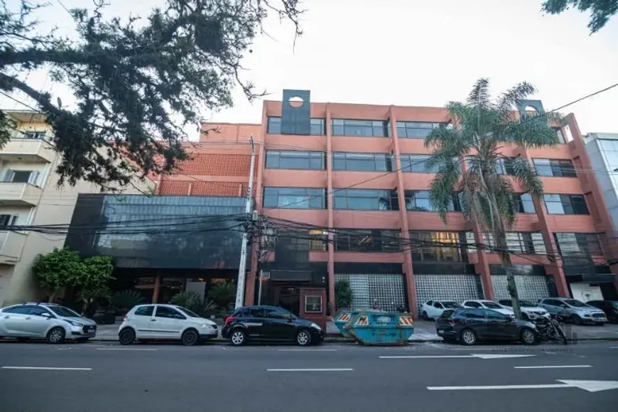 Foto 1 de Sala Comercial para alugar, 236m² em Navegantes, Porto Alegre