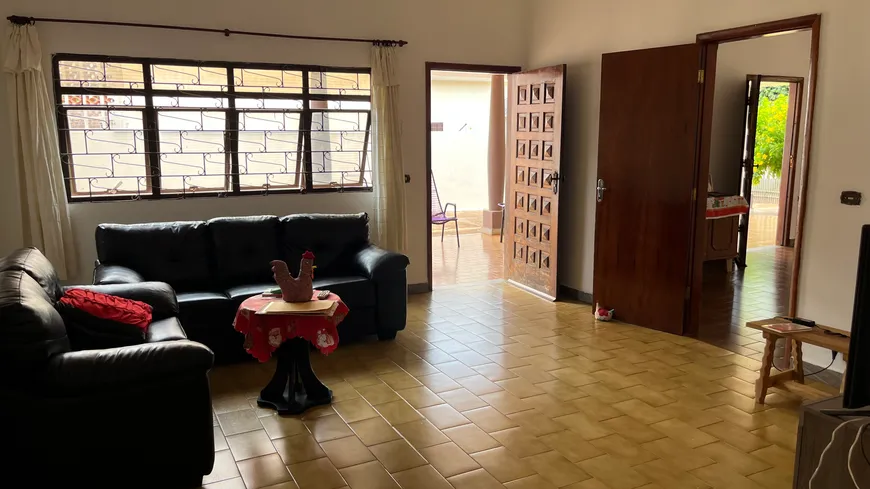 Foto 1 de Casa com 6 Quartos à venda, 319m² em Centro, Castilho