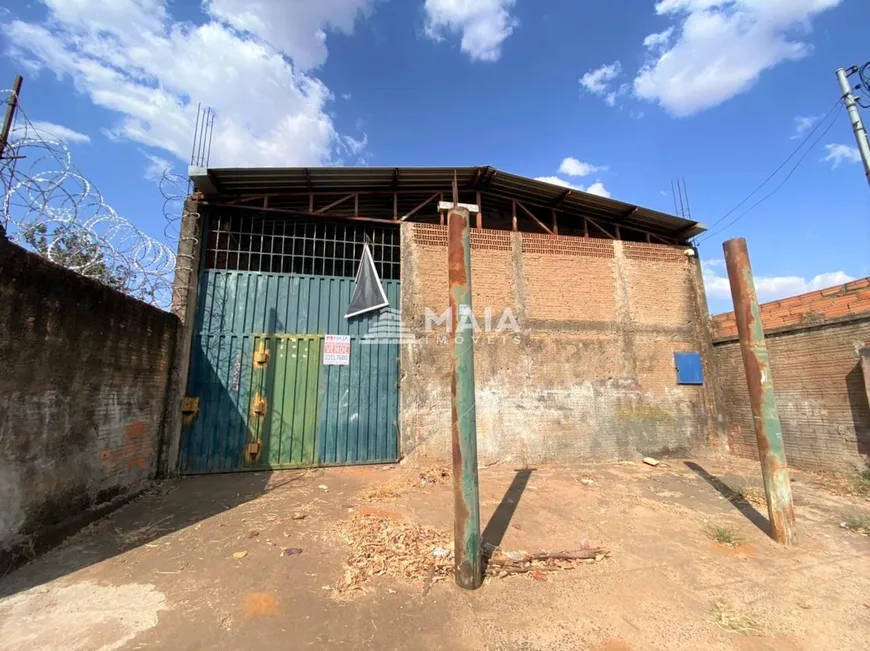 Foto 1 de Galpão/Depósito/Armazém à venda, 245m² em Jardim Maracanã, Uberaba