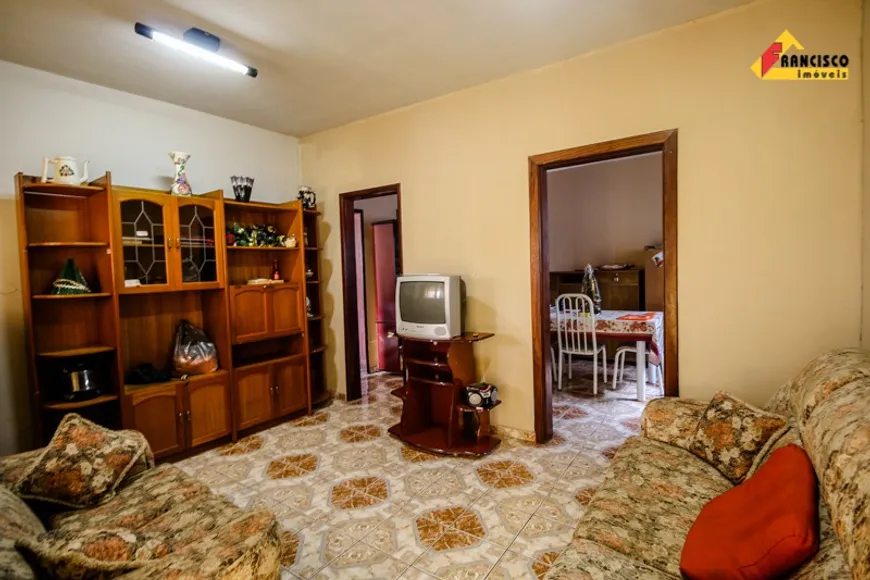 Foto 1 de Casa com 3 Quartos à venda, 35m² em Niterói, Divinópolis