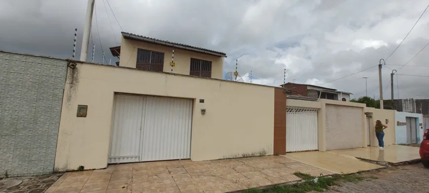 Foto 1 de Sobrado com 3 Quartos à venda, 187m² em Centro, Ceará Mirim