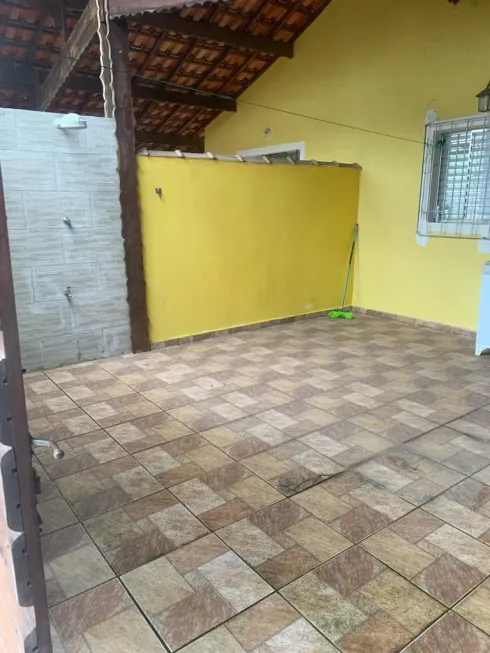 Foto 1 de Casa com 2 Quartos à venda, 90m² em Conjunto Mazeo, Mongaguá