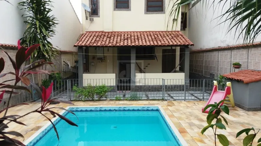 Foto 1 de Casa de Condomínio com 3 Quartos à venda, 300m² em Taquara, Rio de Janeiro