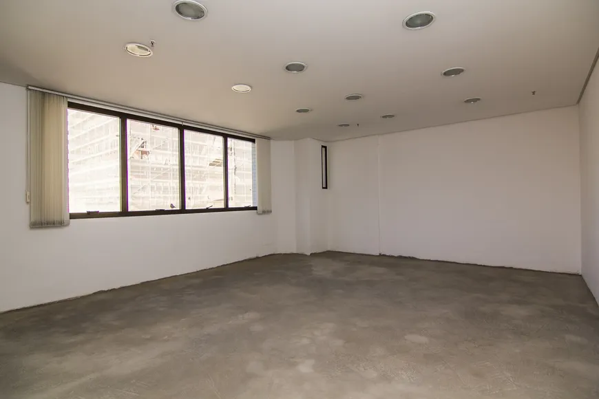 Foto 1 de Sala Comercial para alugar, 38m² em Auxiliadora, Porto Alegre