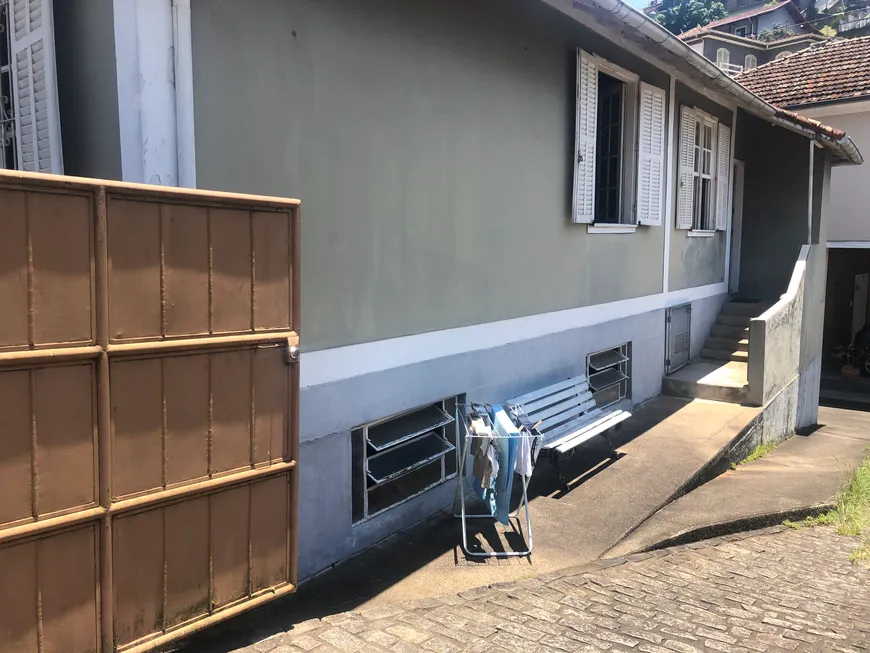 Foto 1 de Casa com 6 Quartos à venda, 152m² em Castelanea, Petrópolis