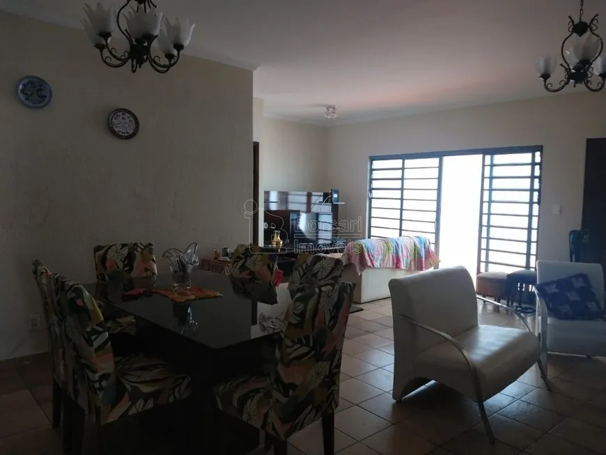 Foto 1 de Casa com 3 Quartos à venda, 177m² em Jardim Almeida, Araraquara