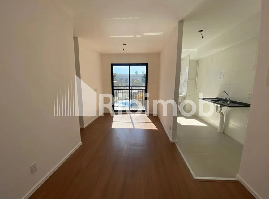 Foto 1 de Apartamento com 2 Quartos à venda, 45m² em Del Castilho, Rio de Janeiro