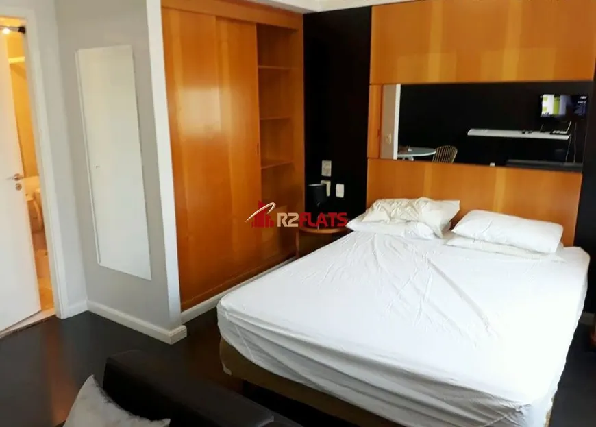 Foto 1 de Flat com 1 Quarto à venda, 33m² em Moema, São Paulo