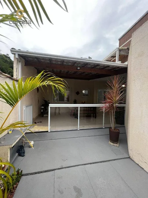 Foto 1 de Casa com 2 Quartos à venda, 69m² em Serramar, Rio das Ostras