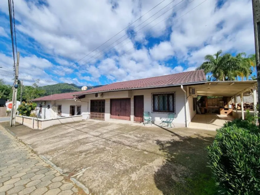 Foto 1 de Casa com 5 Quartos à venda, 306m² em Jaraguá Esquerdo, Jaraguá do Sul