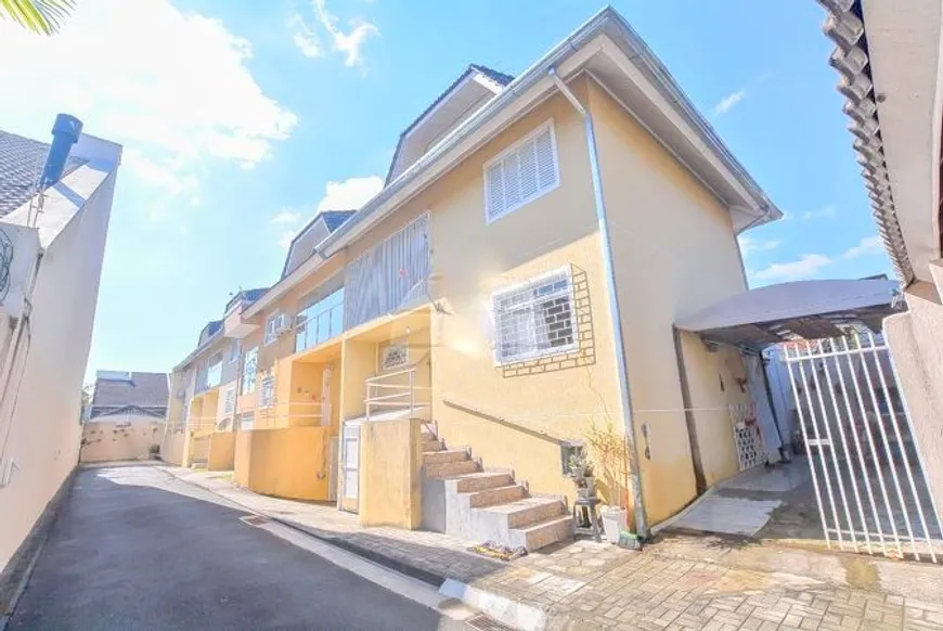 Foto 1 de Casa de Condomínio com 3 Quartos à venda, 210m² em Guabirotuba, Curitiba