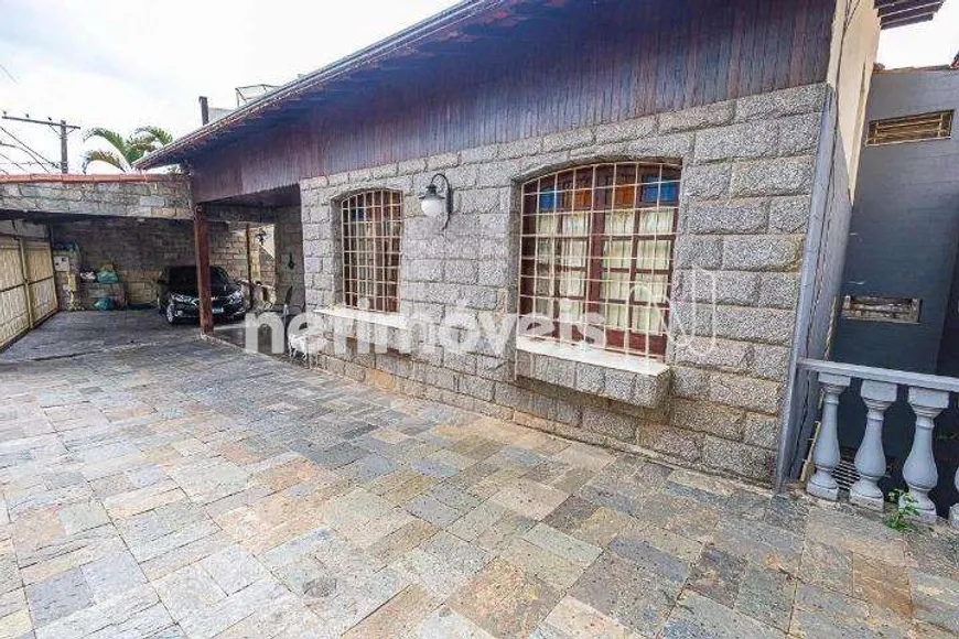 Foto 1 de Casa com 4 Quartos à venda, 326m² em Ouro Preto, Belo Horizonte