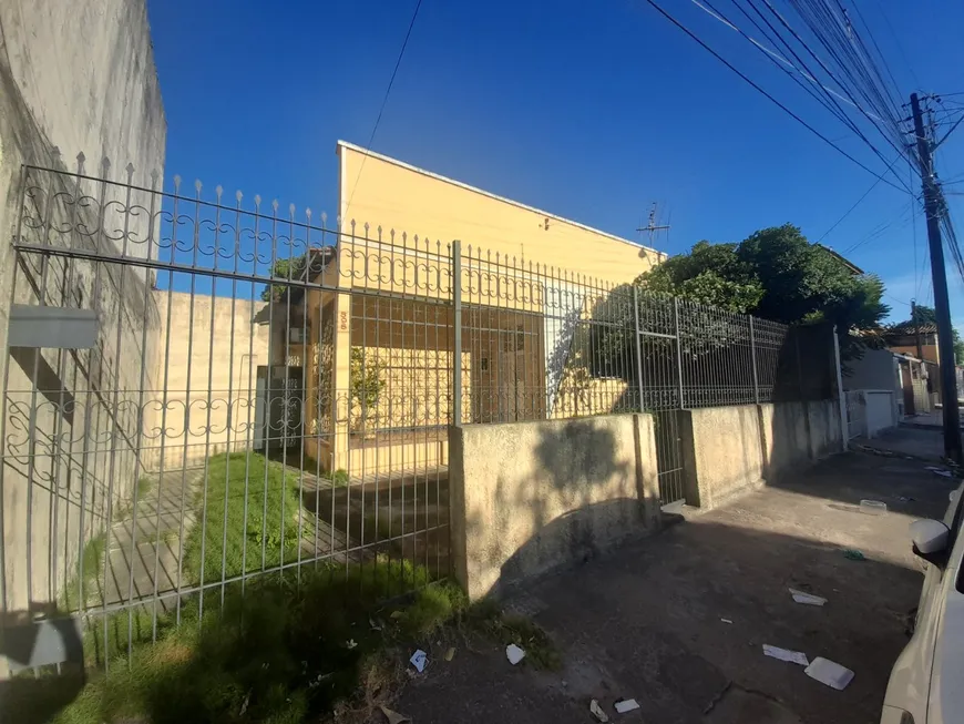 Foto 1 de Casa com 3 Quartos à venda, 405m² em Henrique Jorge, Fortaleza