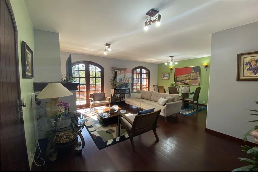 Foto 1 de Casa com 7 Quartos à venda, 327m² em Mury, Nova Friburgo