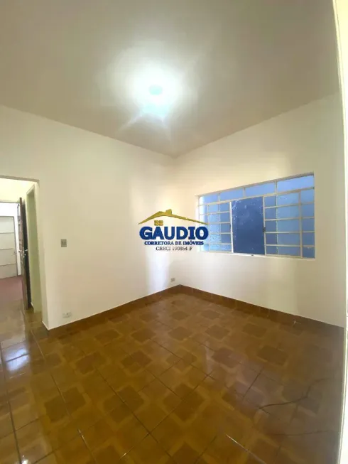 Foto 1 de Casa com 2 Quartos para alugar, 45m² em Campo Limpo, São Paulo