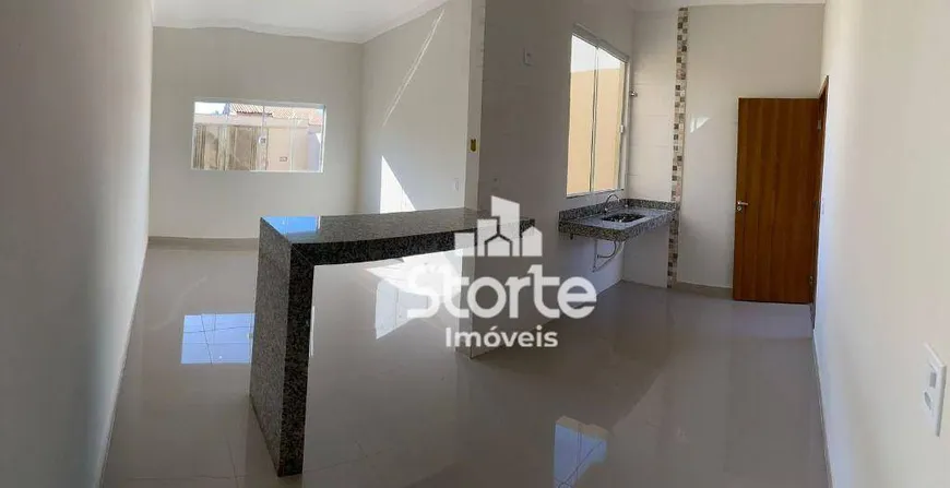 Foto 1 de Casa com 2 Quartos à venda, 60m² em Jardim Holanda, Uberlândia