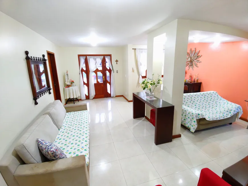 Foto 1 de Casa com 4 Quartos à venda, 360m² em Imbetiba, Macaé