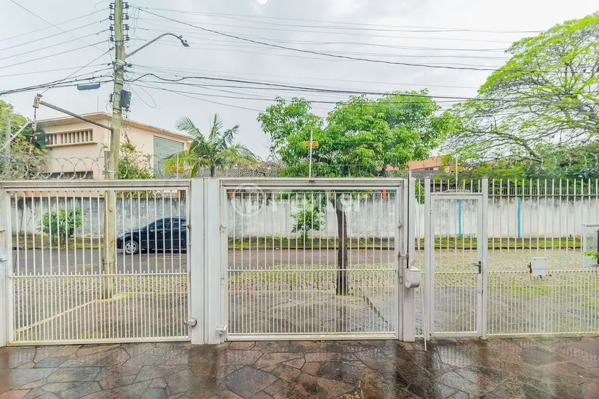 Foto 1 de Casa com 4 Quartos à venda, 160m² em Passo da Areia, Porto Alegre