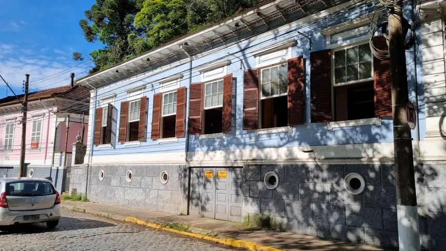 Foto 1 de Casa com 6 Quartos para venda ou aluguel, 320m² em Centro, Petrópolis