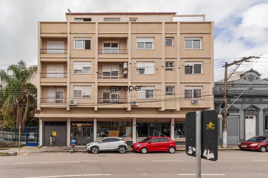 Foto 1 de Apartamento com 3 Quartos para alugar, 184m² em Centro, Pelotas