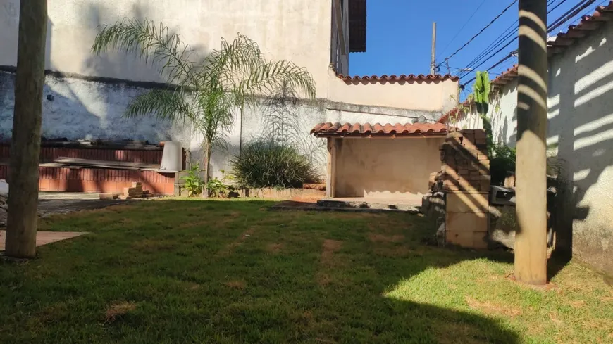 Foto 1 de Casa com 4 Quartos à venda, 189m² em Planalto, Belo Horizonte