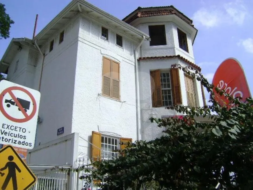 Foto 1 de Sobrado com 1 Quarto para venda ou aluguel, 600m² em Higienópolis, São Paulo