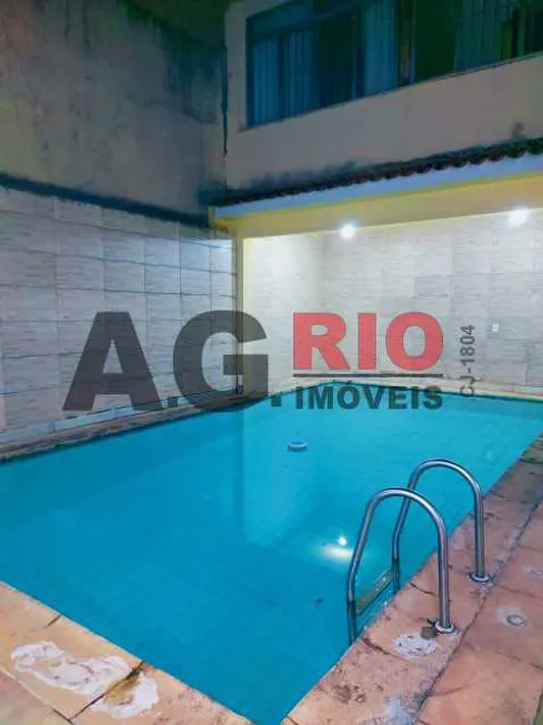 Foto 1 de Casa de Condomínio com 4 Quartos à venda, 219m² em  Vila Valqueire, Rio de Janeiro