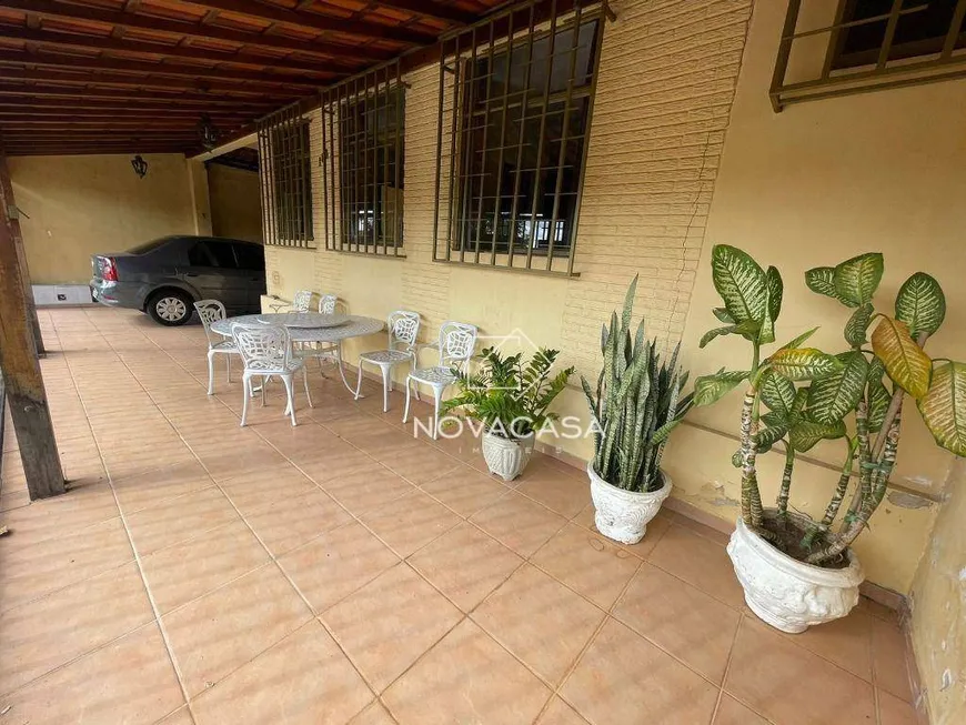 Foto 1 de Casa com 3 Quartos à venda, 198m² em Parque Copacabana, Belo Horizonte