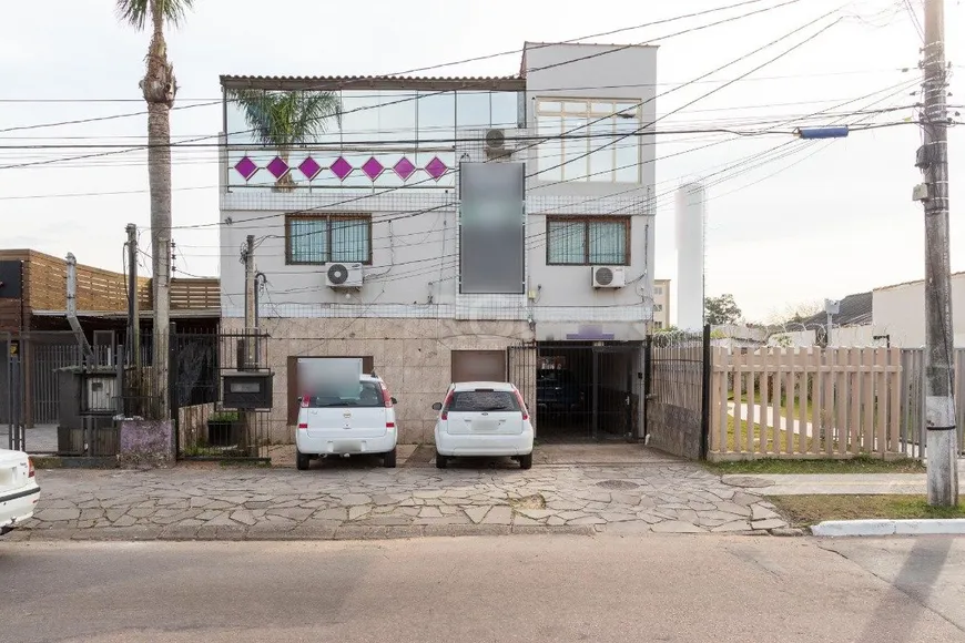 Foto 1 de Sobrado com 3 Quartos à venda, 299m² em Cavalhada, Porto Alegre