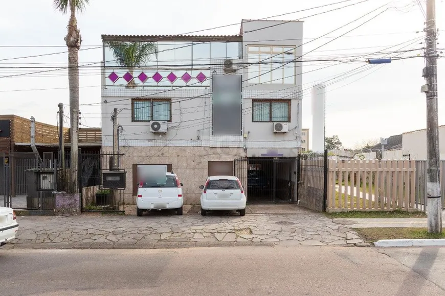 Foto 1 de Sobrado com 3 Quartos à venda, 302m² em Cavalhada, Porto Alegre