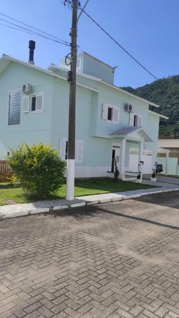 Foto 1 de Casa com 5 Quartos à venda, 320m² em Cachoeira do Bom Jesus, Florianópolis