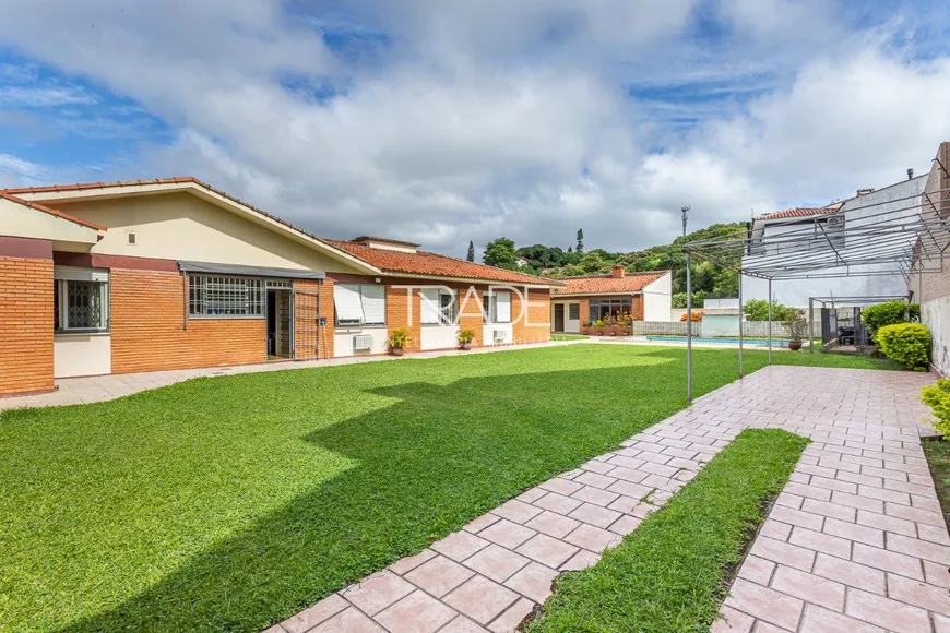 Foto 1 de Casa com 4 Quartos à venda, 305m² em Vila Assunção, Porto Alegre
