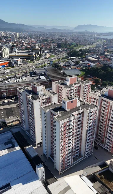 Foto 1 de Apartamento com 3 Quartos à venda, 82m² em Barreiros, São José