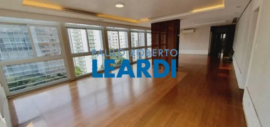 Foto 1 de Apartamento com 3 Quartos à venda, 251m² em Jardim América, São Paulo