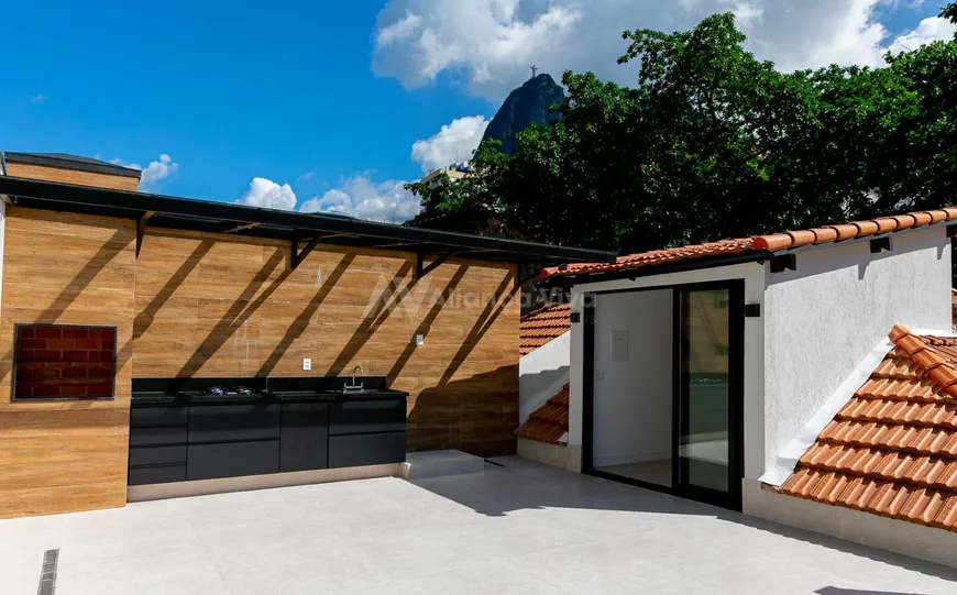 Foto 1 de Casa com 1 Quarto à venda, 320m² em Humaitá, Rio de Janeiro