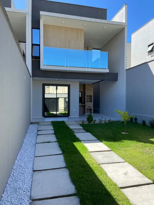 Foto 1 de Casa com 4 Quartos à venda, 158m² em Sapiranga, Fortaleza