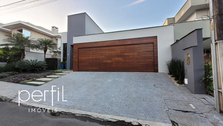 Foto 1 de Casa de Condomínio com 3 Quartos à venda, 220m² em Floresta, Joinville