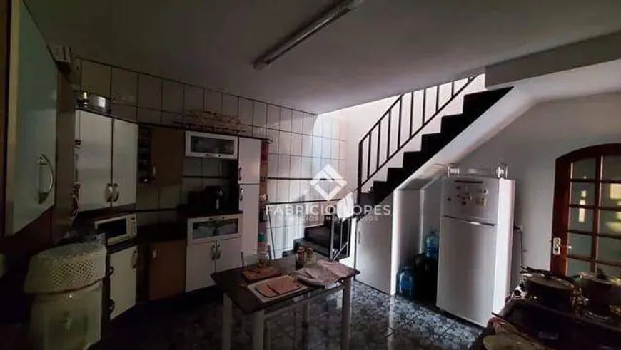 Foto 1 de Casa com 4 Quartos à venda, 200m² em Jardim das Industrias, Jacareí