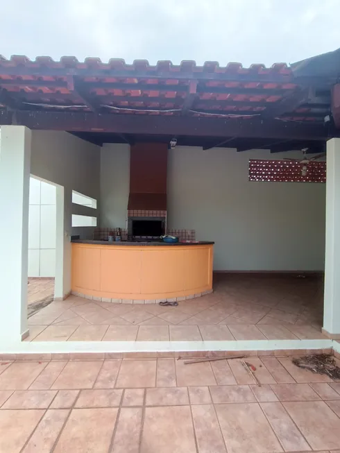 Foto 1 de Casa com 3 Quartos à venda, 360m² em Jardim Petrópolis, Cuiabá