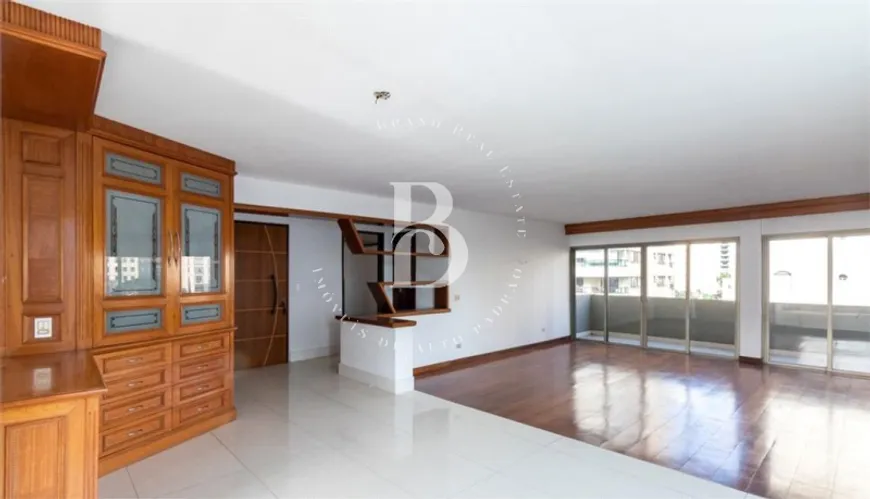 Foto 1 de Apartamento com 4 Quartos à venda, 260m² em Moema, São Paulo